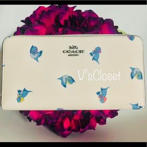 ❤️Disney X Coach Princess Cinderella Wallet❤️Collectors item.